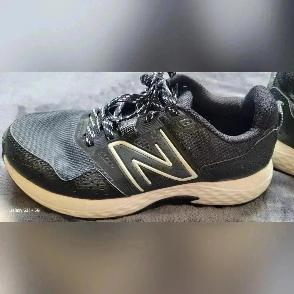 NEW BALANCE 410 v8 Trail Running Shoes BLK & WHITE Womens Size 6.5 - Picture 4 of 13